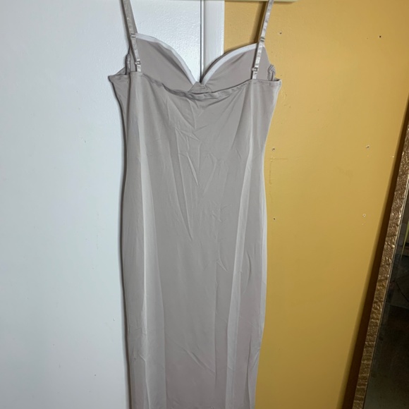 Nude stretch dress - Picture 4 of 4